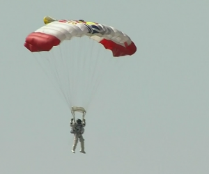 Capture du 2012 10 14 201403 300x250 Felix Baumgartner sain et sauf, LiveJump réussi !