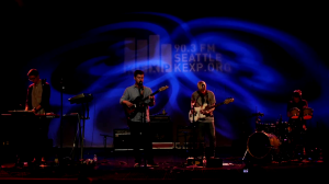 img00006 300x168 Alt J   An Awesome Wave: télécharger le live